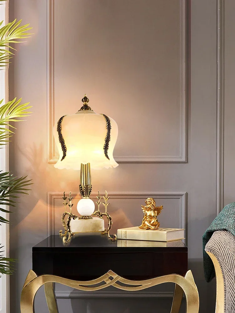 Мраморная настольная лампа роскошная атмосфера спальни импортная прикроватная