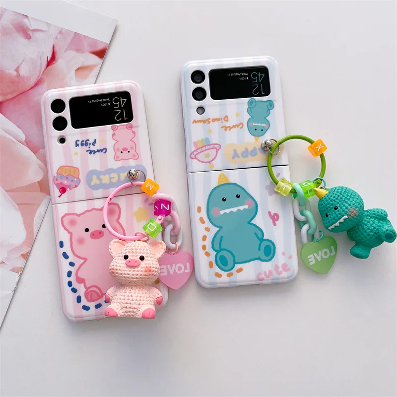 

Cartoon Graffiti Pig Dinosaur Pendant Phone Case for Samsung Galaxy Z Flip 3 Z Flip 4 Hard PC Back Cover for ZFlip3 ZFlip4 Case
