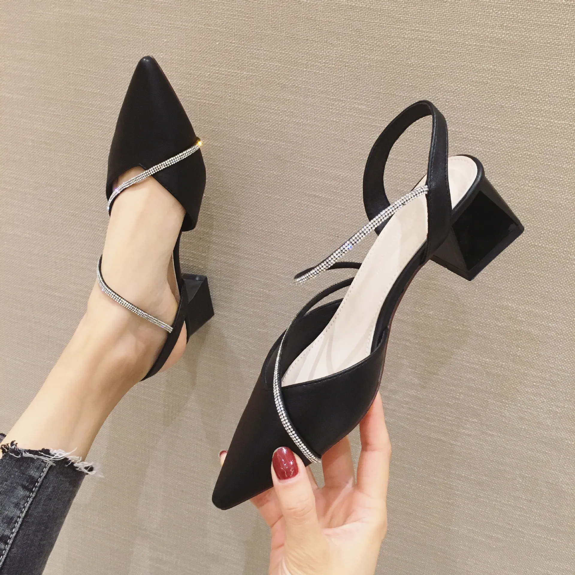 

2021 summer new bun toe sandal women with versatile fairy pointed chunky heels with rhinestone fashion single shoe