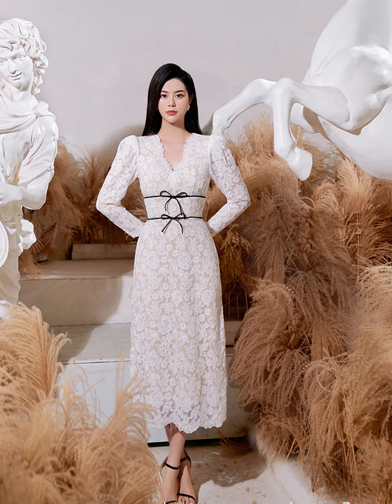 

Женское кружевное платье с вышивкой, элегантное белое ажурное длинное платье с V-образным вырезом и длинным рукавом в винтажном стиле