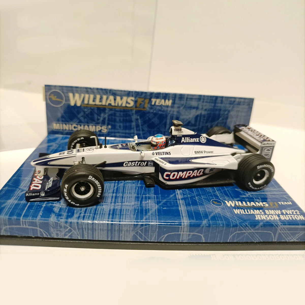 Фото Масштабная модель 1:43 из литого сплава Williams BMW FW22 Jenson Button. Классические игрушечные автомобили. Ностальгия. Подарки для взрослых. Сувенир. Статичная модель для демонстрации. №2
