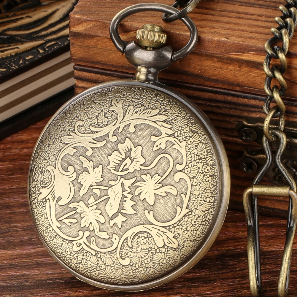 Часы в стиле ретро с выгравированными цветами