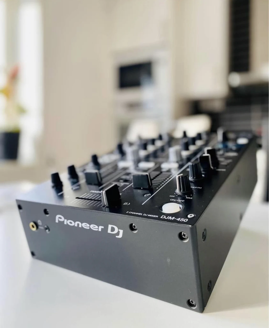 

Low Energy Consumer Pioneer DJM-450