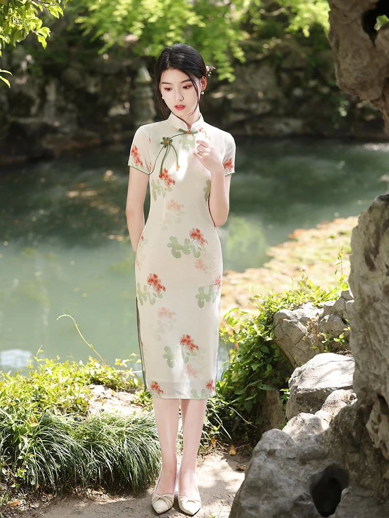 

Elegant, fashionable, sexy modern female cheongsam, Chinese traditional clothing, wearing cheongsam in daily life in summer.