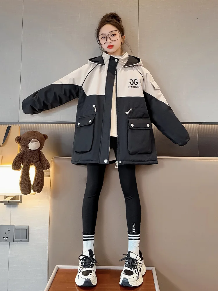 Утепленная верхняя одежда средней длины на флисовой подкладке женская зимняя