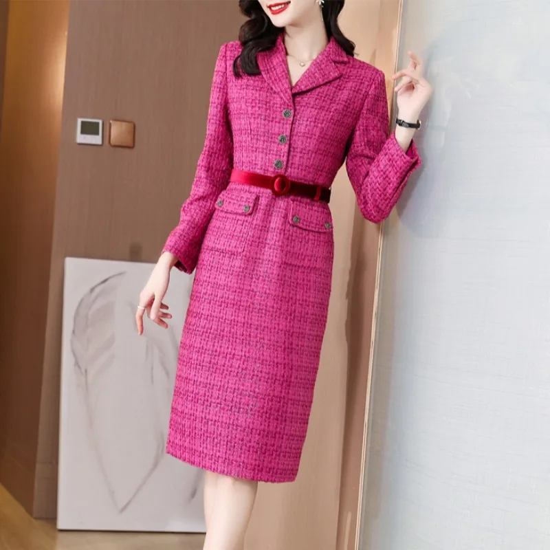 Женское облегающее платье-футляр с воротником-стойкой Осень-зима 2023