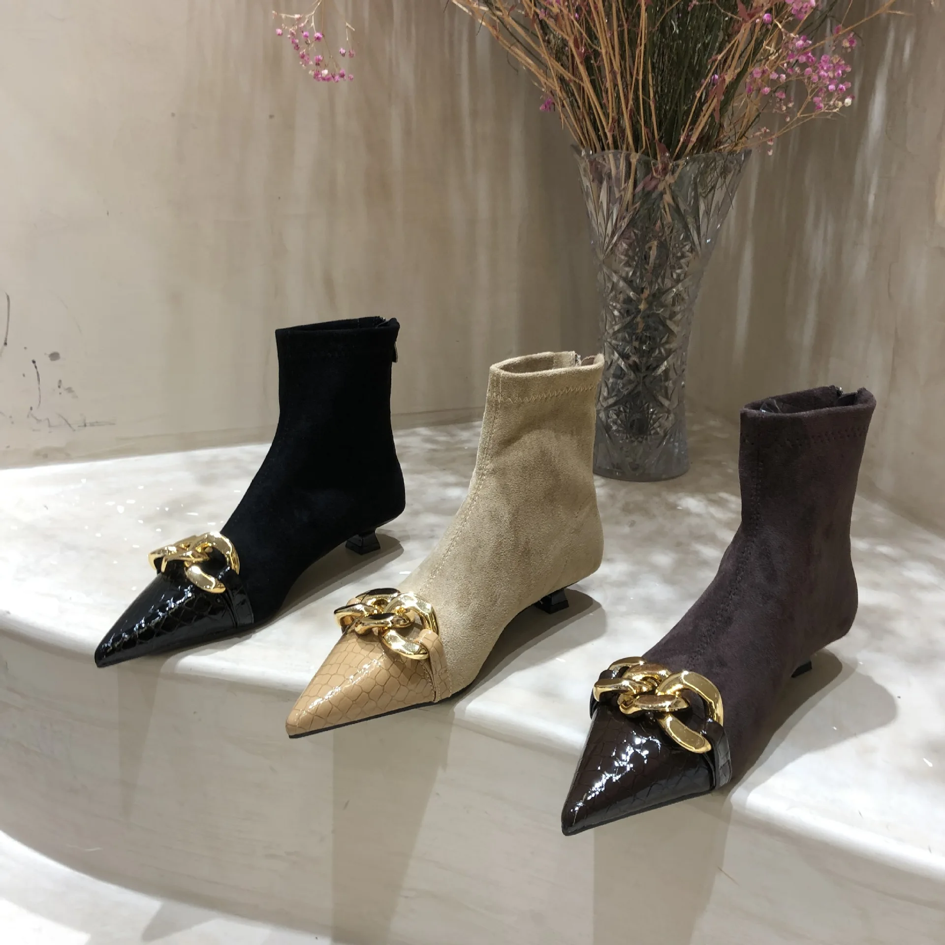 

Ботинки женские на среднем каблуке, базовая обувь из искусственной кожи, тонкая резиновая обувь в римском стиле, простая обувь из флока на с...