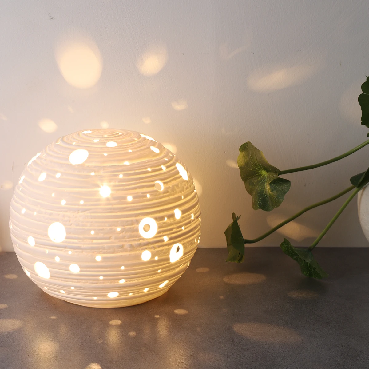 Ceramic Cave Desk Lamp Romantic Table Lamp Hollow Indoor Lighting Decoration