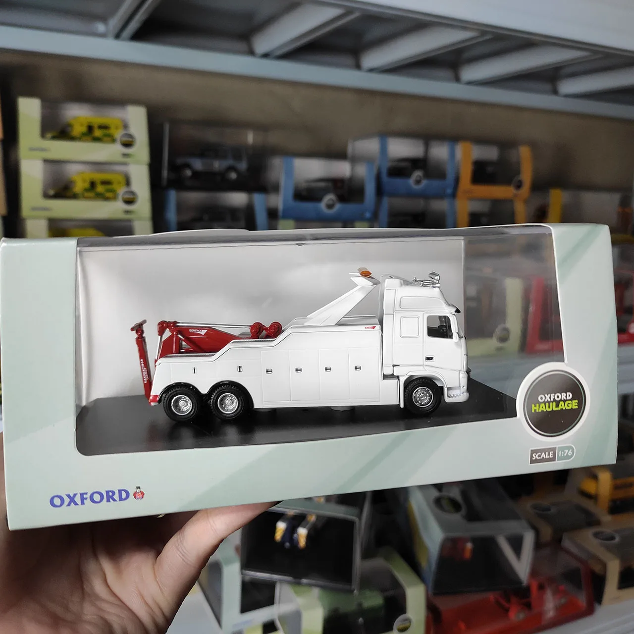 Фото Литая под давлением модель автомобиля из сплава OXFORD CMG Volvo FH в масштабе 1:76 №3