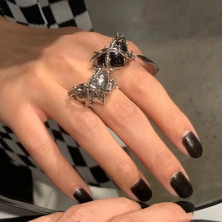 

Imprisoned heart dark metal thorn love ring irregular design ring ins fashion cool cold wind