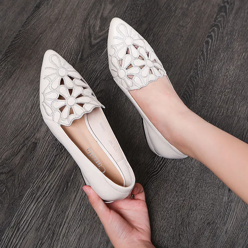 Women Fashion PU Low Heel Flat Shoes Flower Embroidery Hole Breathable Mesh Low-heeled Single Ladies Big size 42 zapatos mujer
