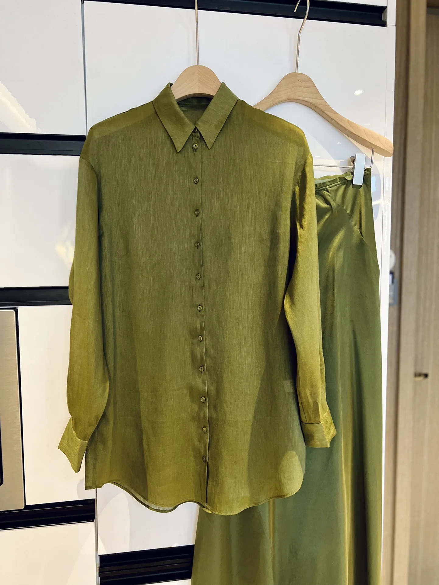 

Olive green silk linen shirt, breathable and stylish, French minimalist