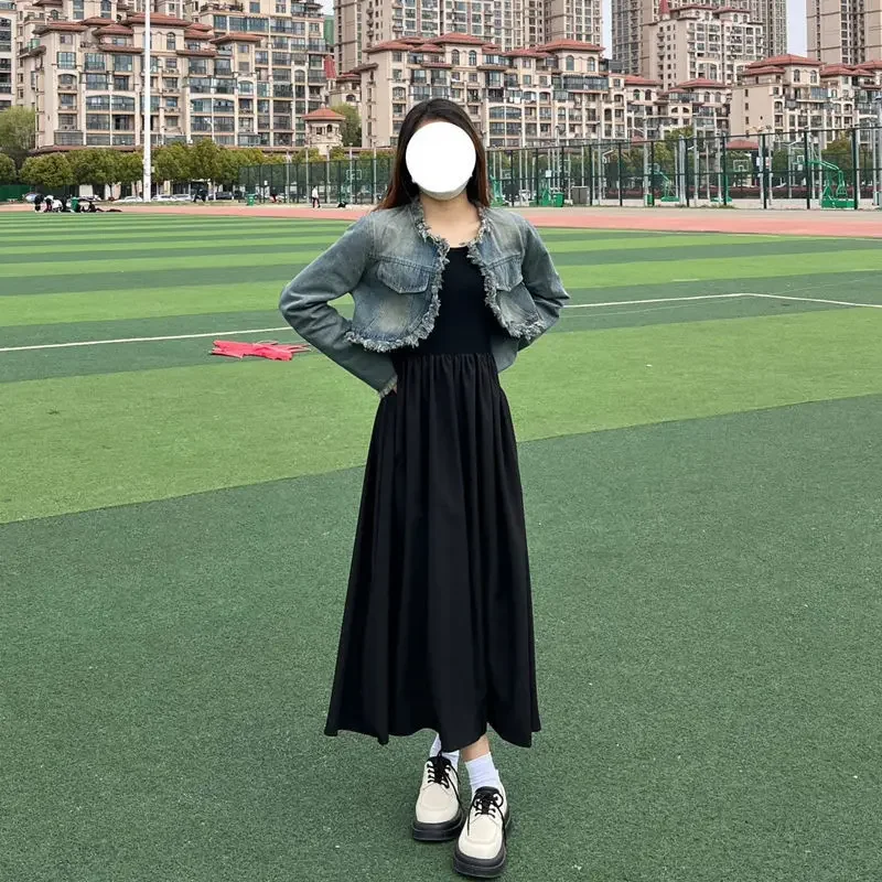 Элегантный винтажный укороченный джинсовый жакет и утягивающее платье с