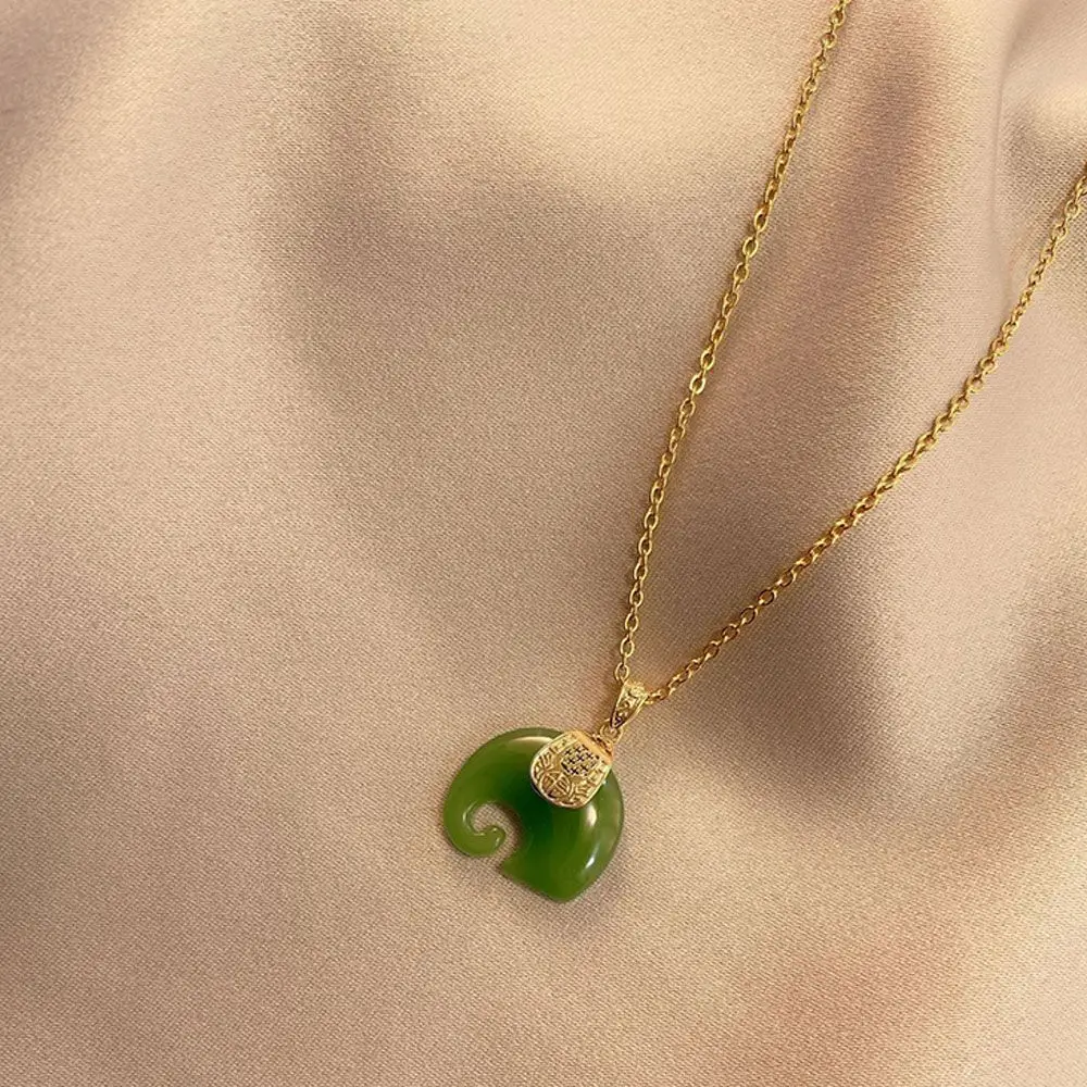 Женская цепочка золотого цвета с подвеской в виде слона | Ожерелья