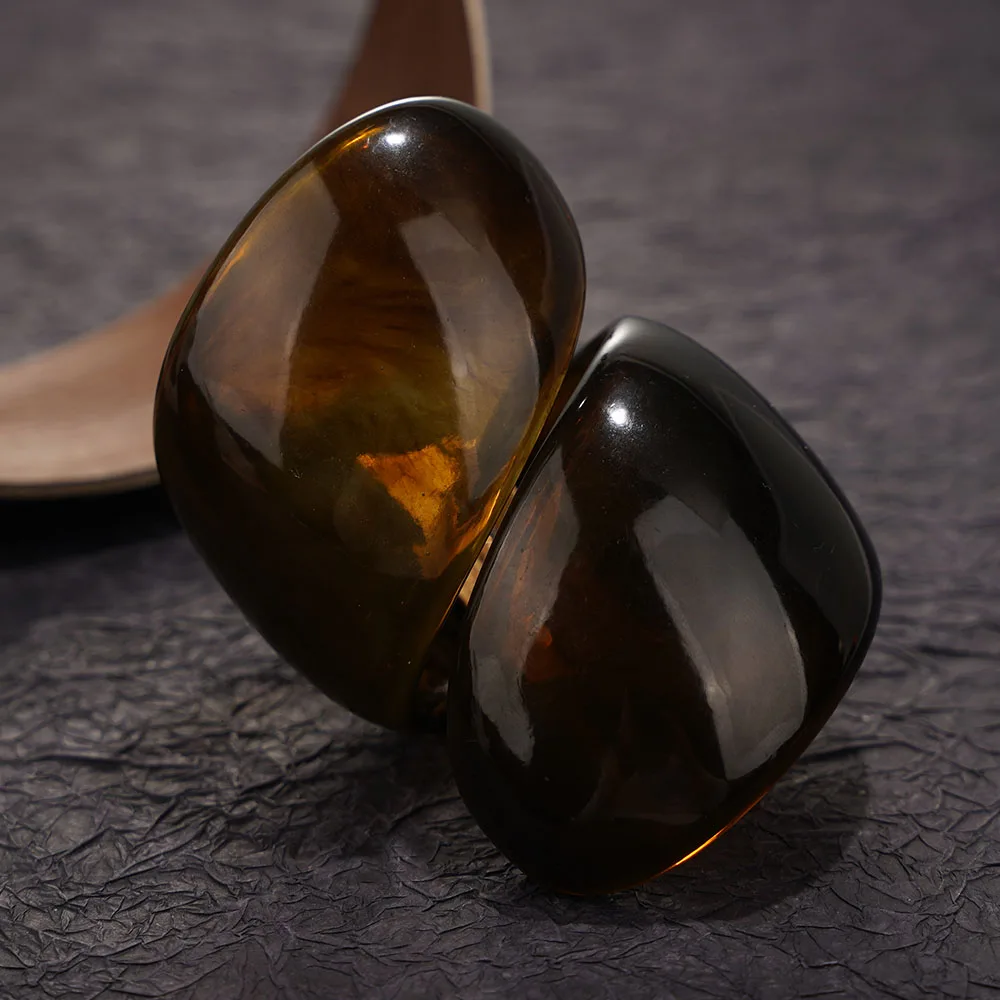 Браслет-манжета из акриловой смолы