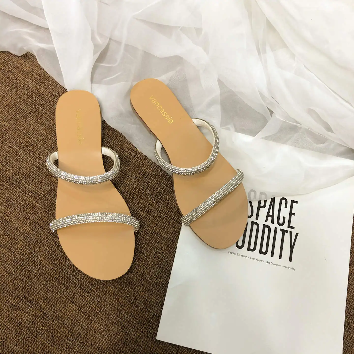 2022 summer new fairy wind one word with rhinestone flat bottom set-toe sandals and slippers simple temperament sandals