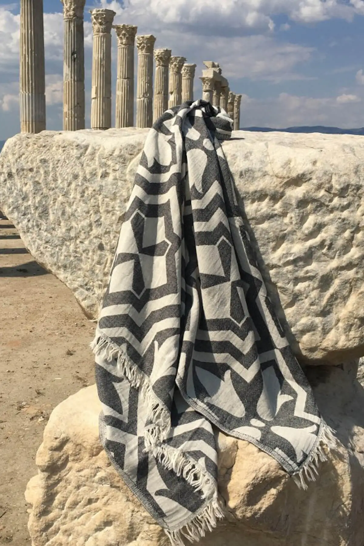 

Beach Towel Lalezar Loincloth Black Soft Textured Water Absorbing Quick Dry