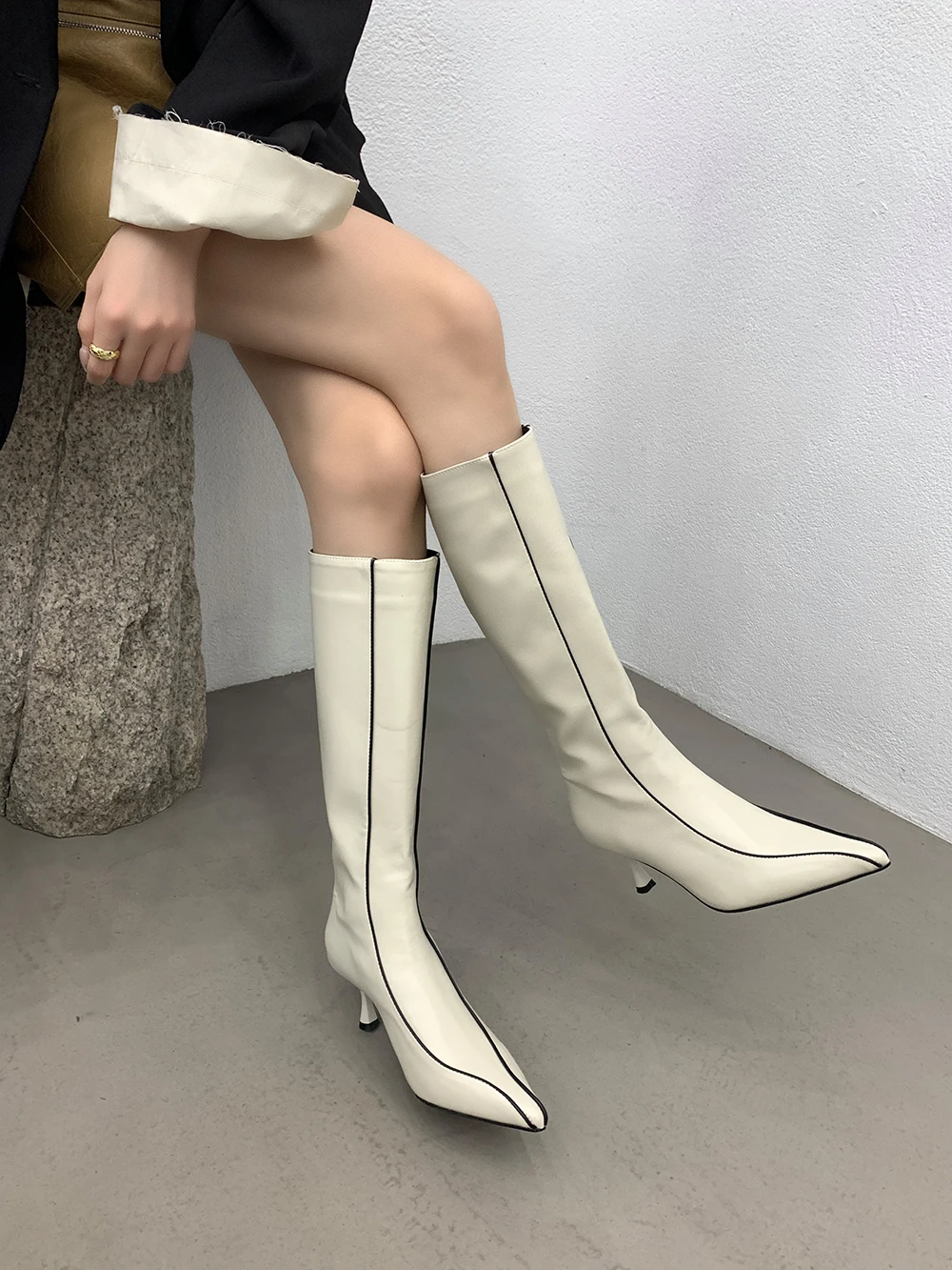 

Зимние женские сапоги до колена, ботинки челси с острым носком, Размеры 35-39, черные, бежевые, коричневые, блестящие туфли-лодочки для женщин