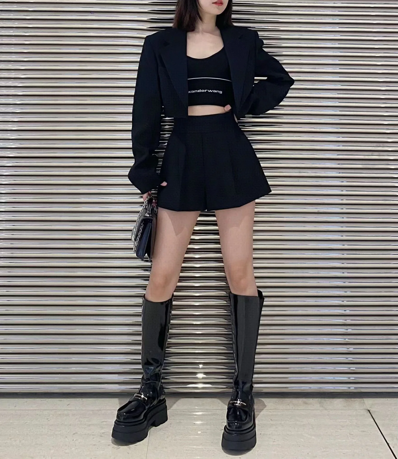 

2024 Wang Fashion Luxury Autumn/Winter New Black Short Suit Coat High Waist Loose Casual Shorts Set for Women