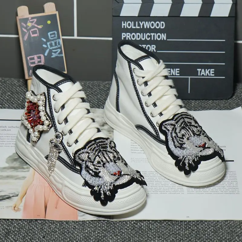 

Niche high-top canvas shoes heavy industry rhinestone pearl tiger head lace sports casual shoes 35-40