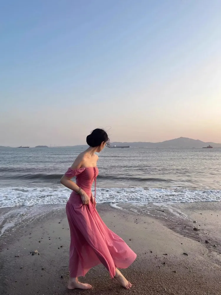 Женское облегающее платье розовое длинное с квадратным вырезом лето