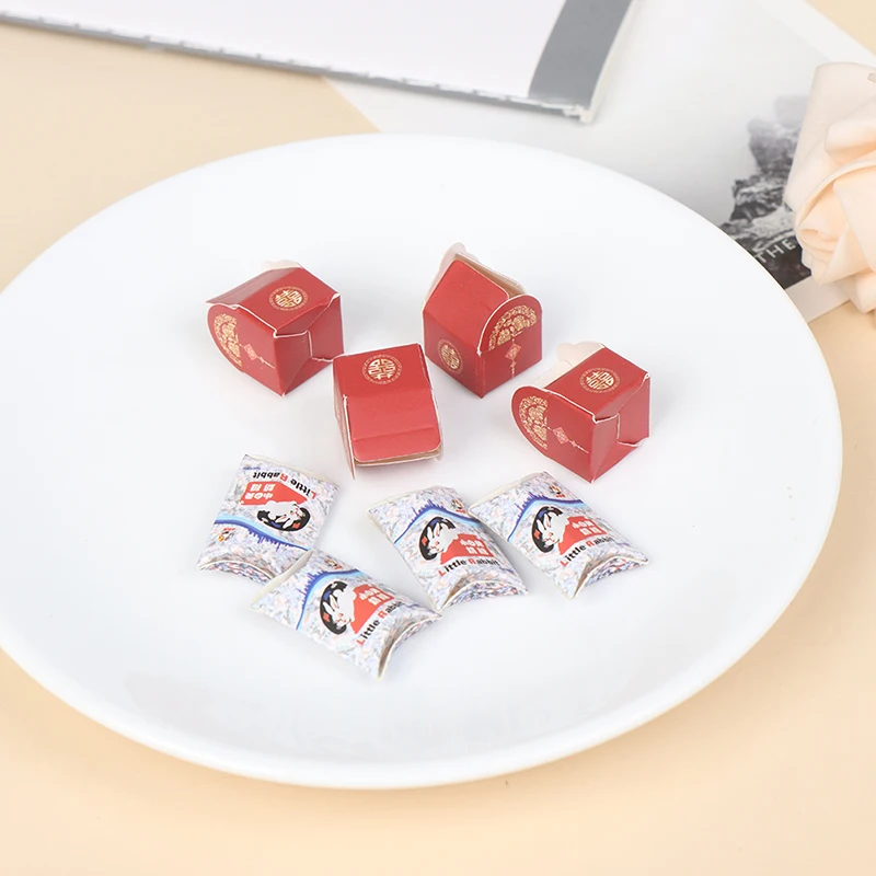 

4Pcs 1/12 Dollhouse Miniatures Red Paper Wedding candy Box Holiday Candy Box Model Doll House Accessories Decor Toys