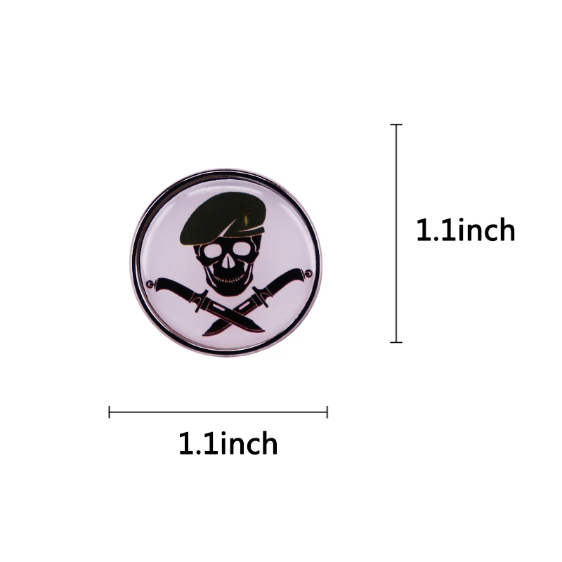 Берет-Череп Значок перекрестный нож и фотоэлемент |
