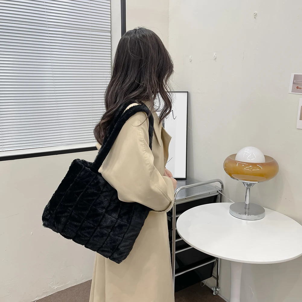 

Женские сумки, однотонные модные сумки на плечо, пушистые мягкие плюшевые сумки с ручками, вместительные повседневные сумки для осени и зим...