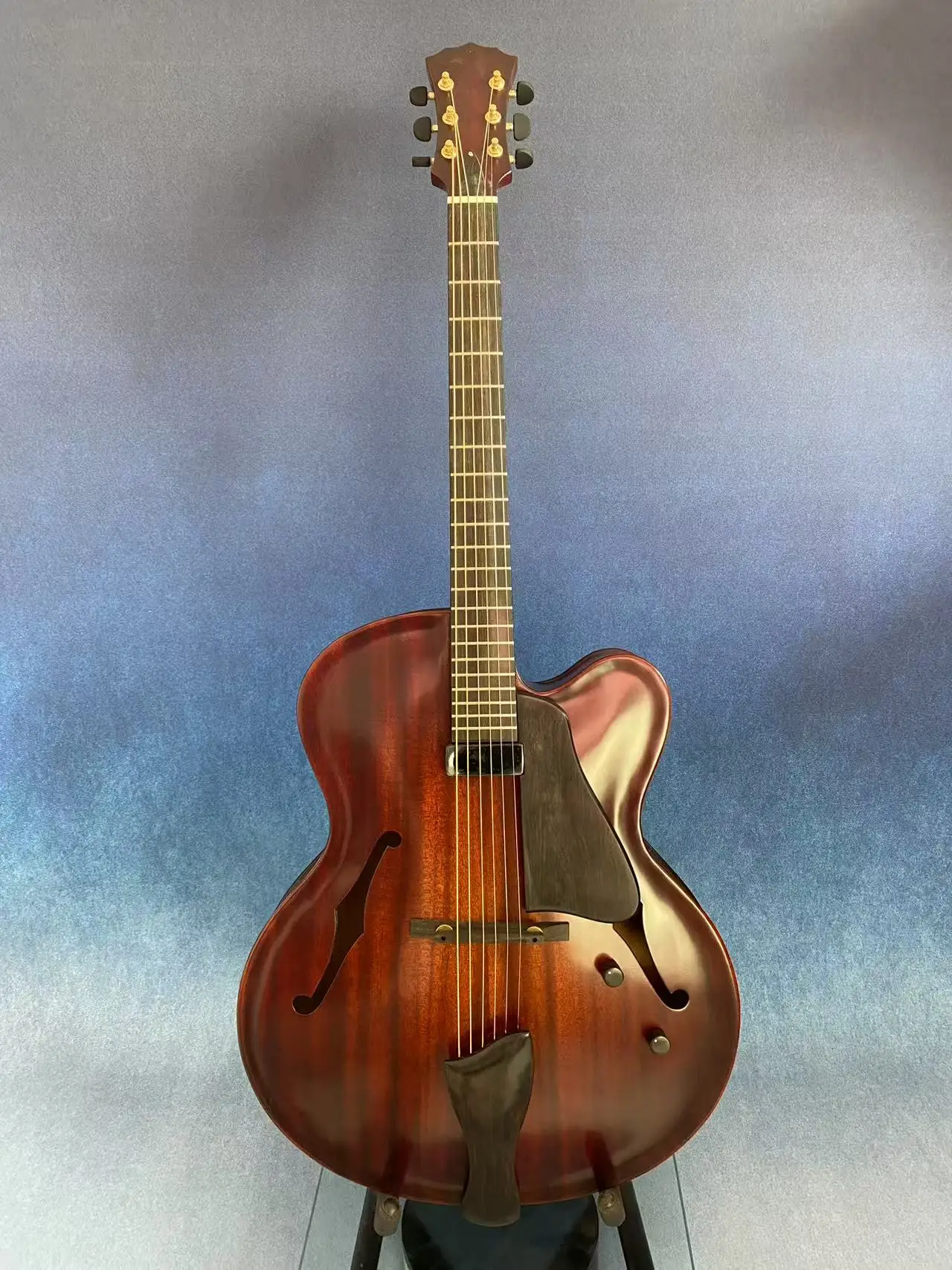 Фото Электрогитара Musoo Archtop из цельного красного дерева ручной работы №1