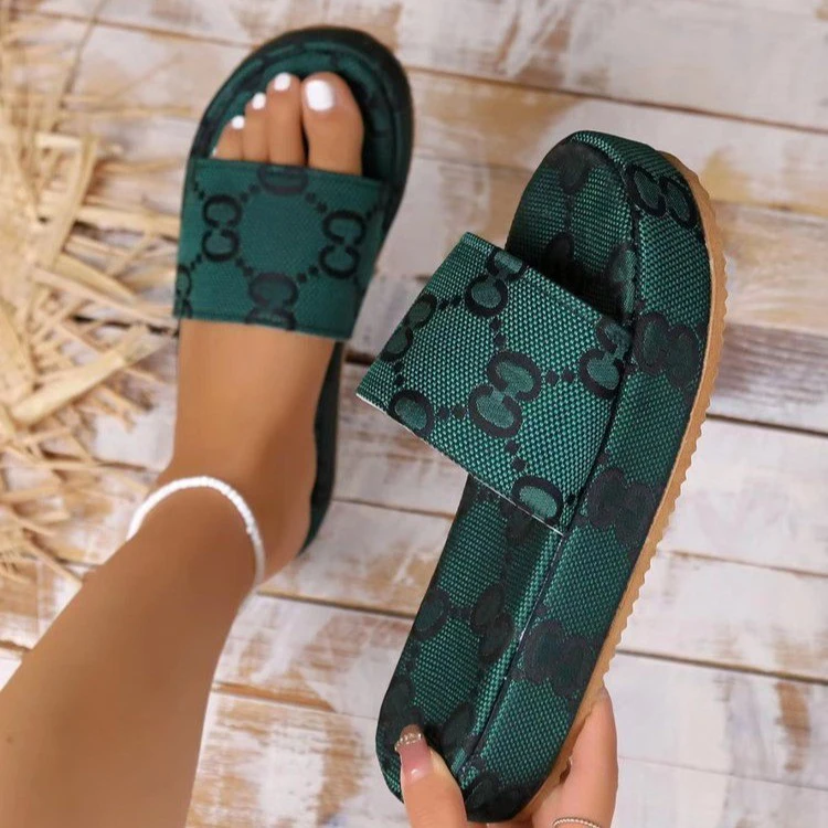 

Женские летние легкие босоножки на танкетке