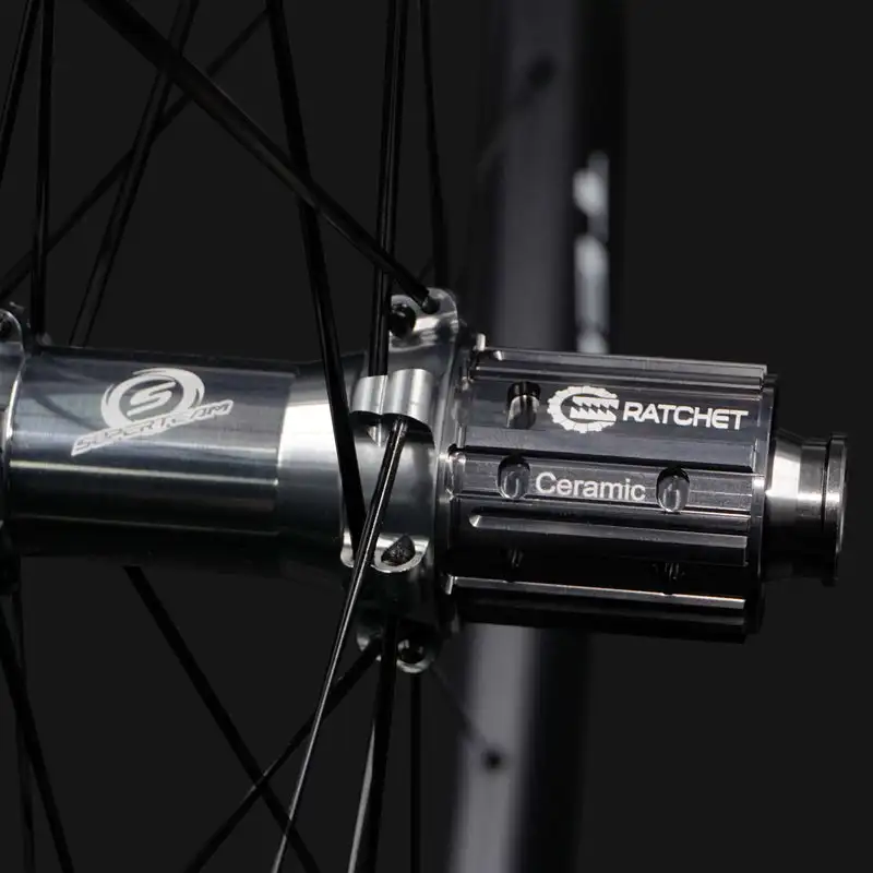 Фото Колесный комплект SUPERTEAM Classic PRO Light D28-50 из карбона, дисковые тормоза, колеса 700C, керамические втулки 36T, спицы Pillar №5