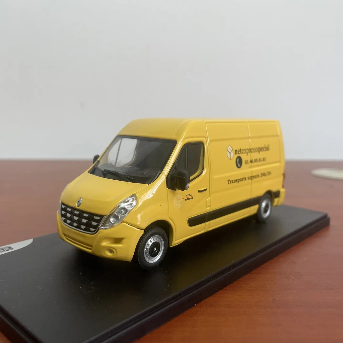 Фото Модель автомобиля Eligor 1:43, литая из сплава, Renault Master Geodis, классическая ностальгическая коллекционная модель, подарок для взрослых, сувенир, статическая модель для демонстрации №1