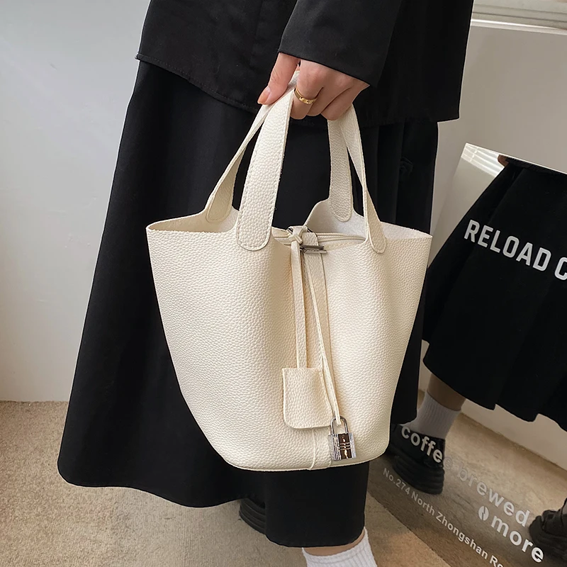 

2023Ins Bags Women Luxury Designer Vegetable Basket Fashion Genuine Leather Classic Metal Lock Bucket Composite Bag Handbags Y2k