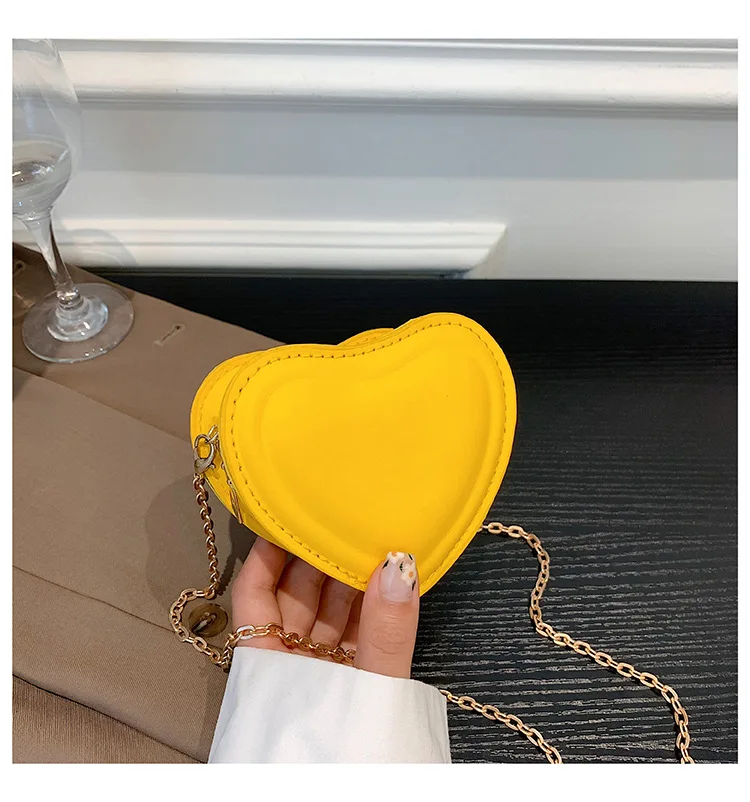 Классические сумки через плечо с сердечками для женщин и девушек косметичка на