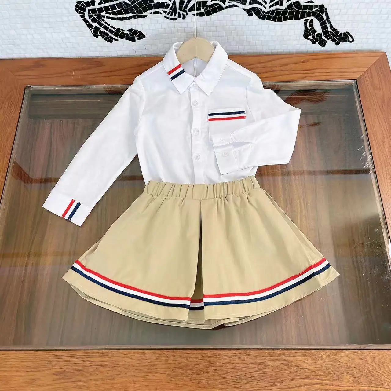 

Light luxury children's clothing 2022 early autumn new products girls sweet simple fashion British style suits, sweet and versat