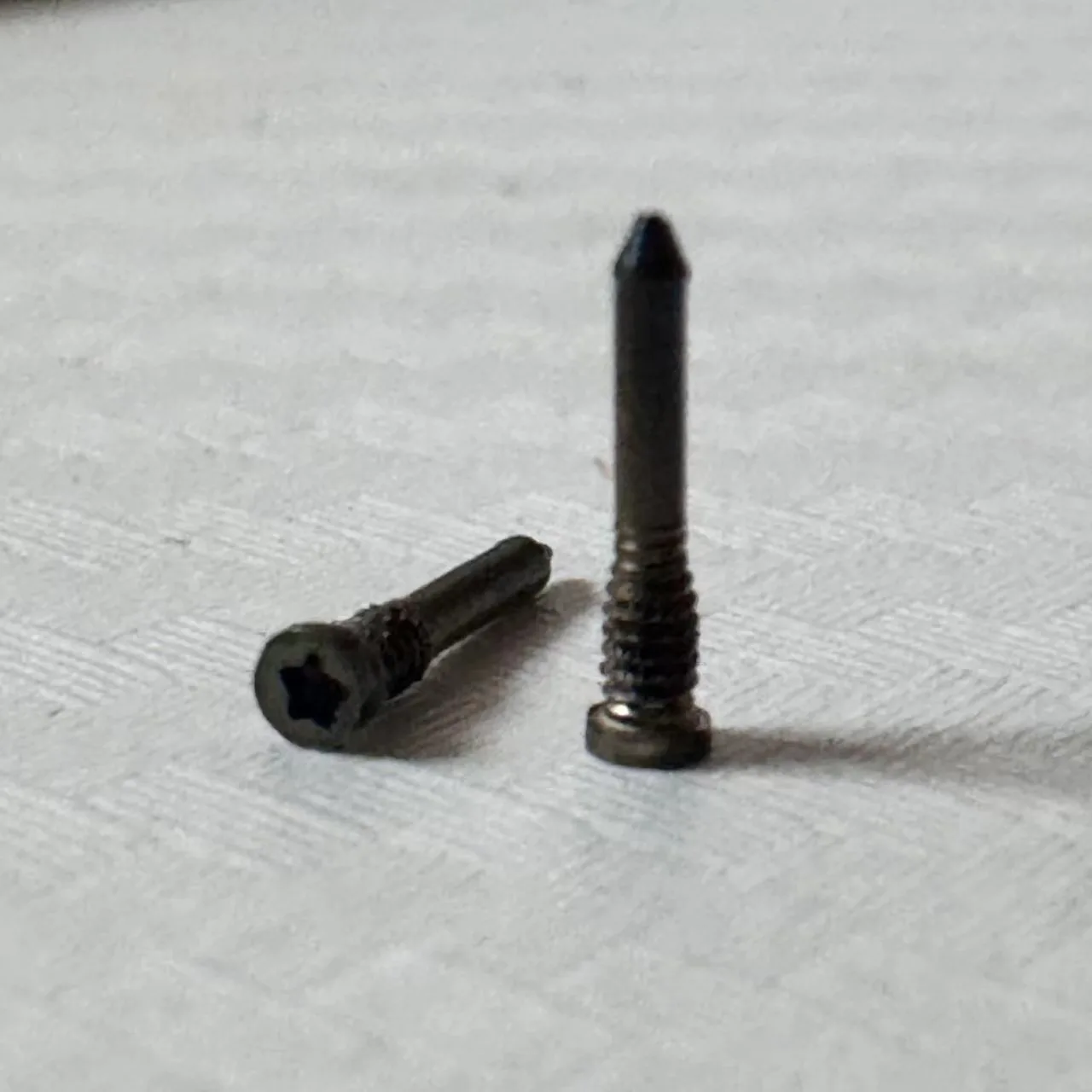 BaRuiLe Back Cover Screw for iPhone 11 12 13 Pro 14 15 X XS Max Bottom Dock Connector Pentalobe Screws