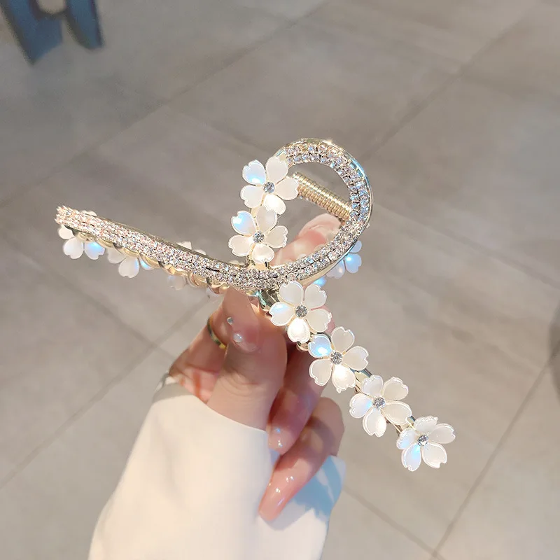 

Chic Flowers Large Hair Claw Clip with Rhinestone Elegant Metal Shark Hair Clamp Women Hairpins Headwear Hair Accessories