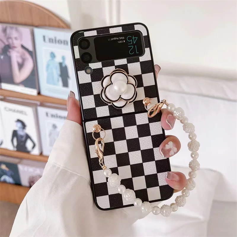 

Korea Sun Flower Beads Wristband Hand Bracelet Leather Phone Case For Samsung Galaxy Z Flip 4 Z Flip 3 5G Folding Cover Funda