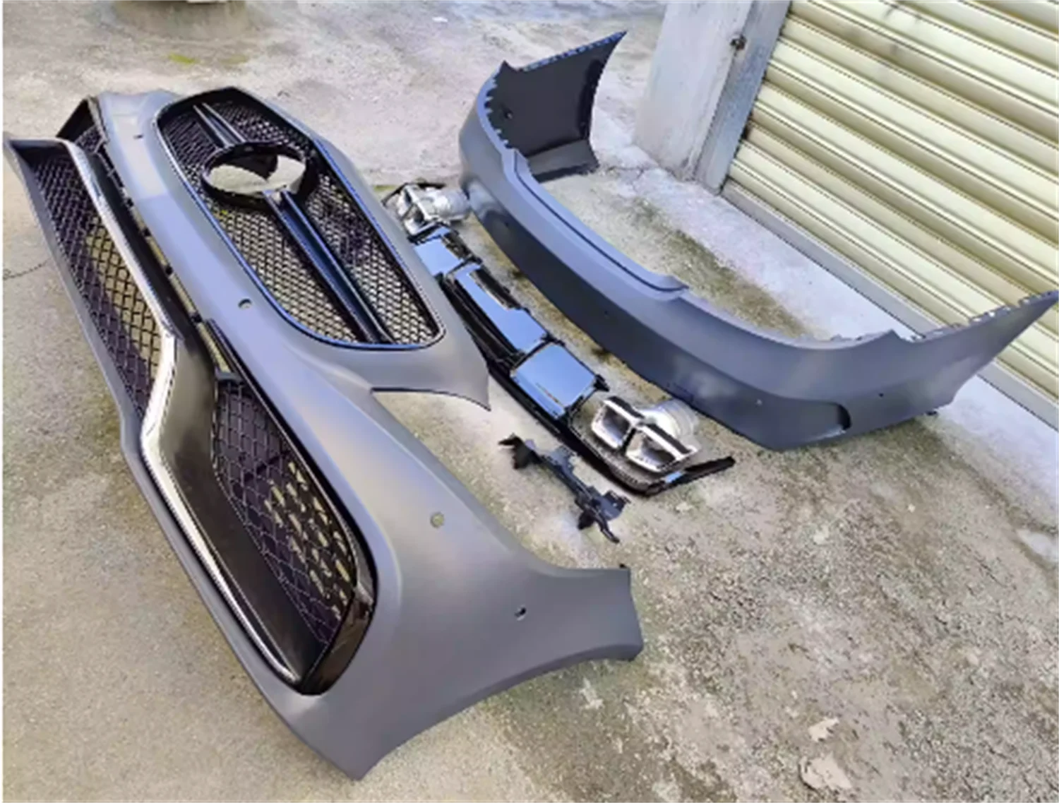 Комплект для переднего и заднего бампера Mercedes Benz W218 CLS CLS63