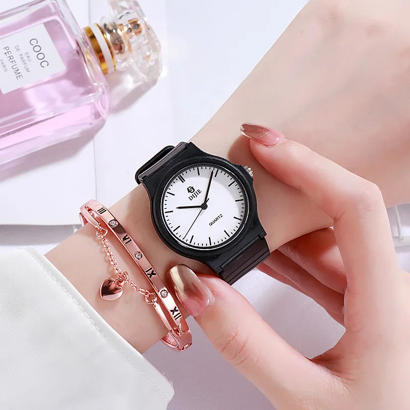 

Fashion Round Quartz Retro Dial Casual Wrist Watches Rubber Strap Fashionable Clock for Waterproof Wristwatch for Women