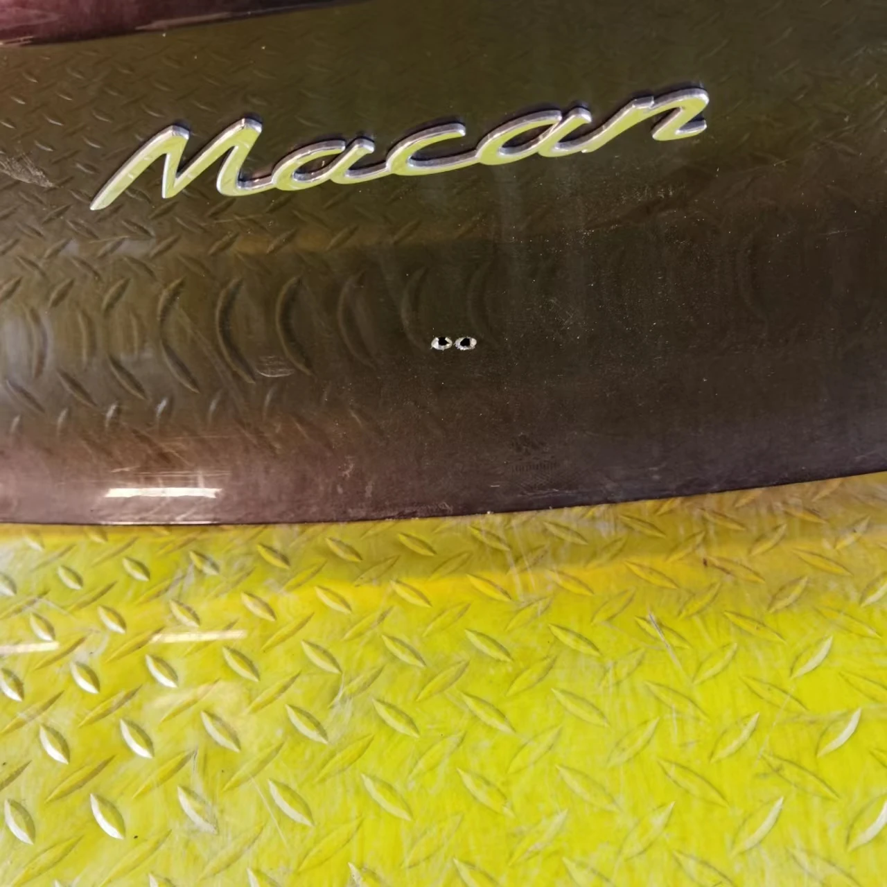 Рисунок 2 - Оригинальная сборка крышки багажника