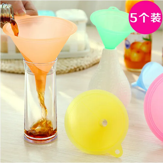 

A1622 Candy Color Plastic Funnel 5 PCs Kitchen Practical Soy Sauce Funnel 0.072
