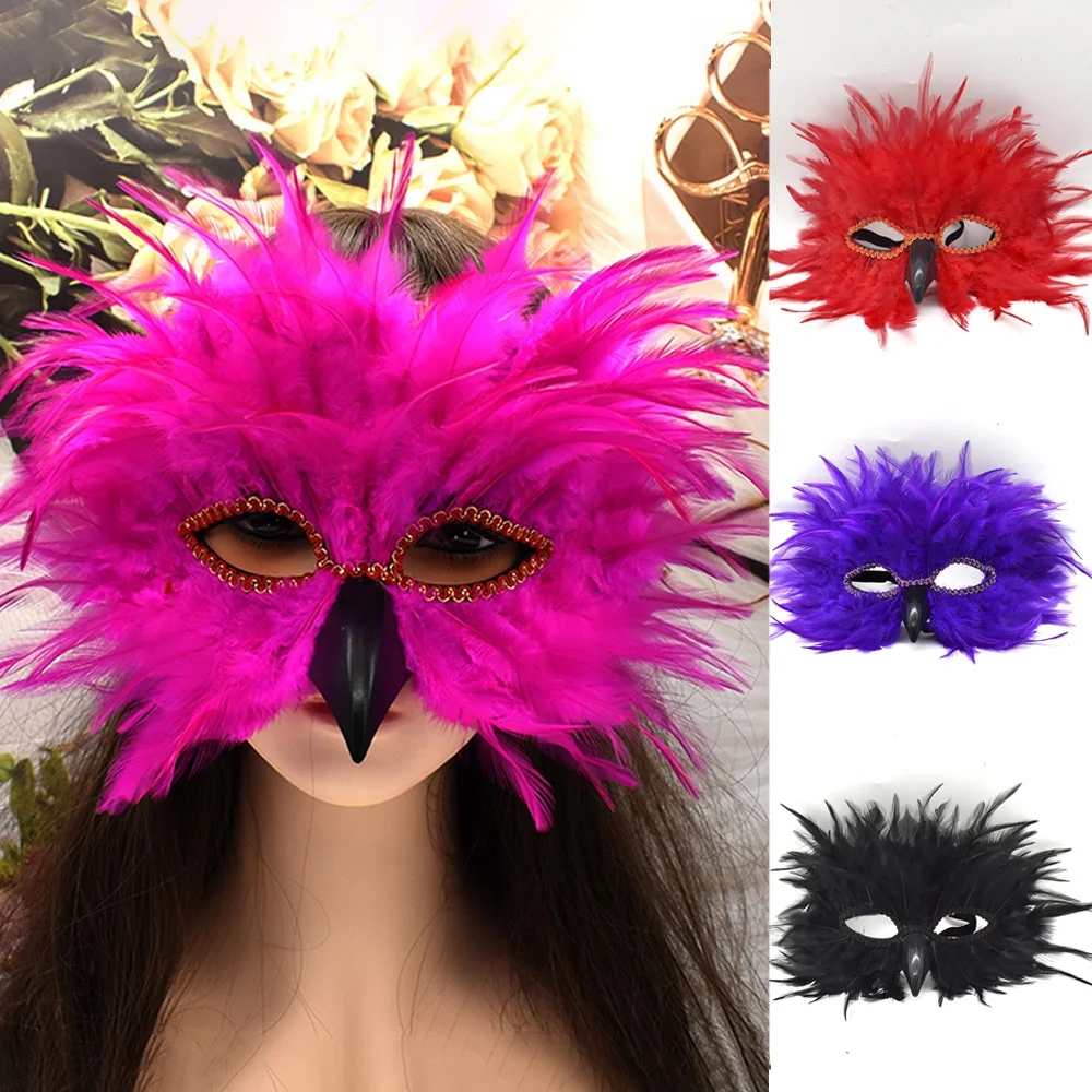 Женская маска с клювом птицы и орлом