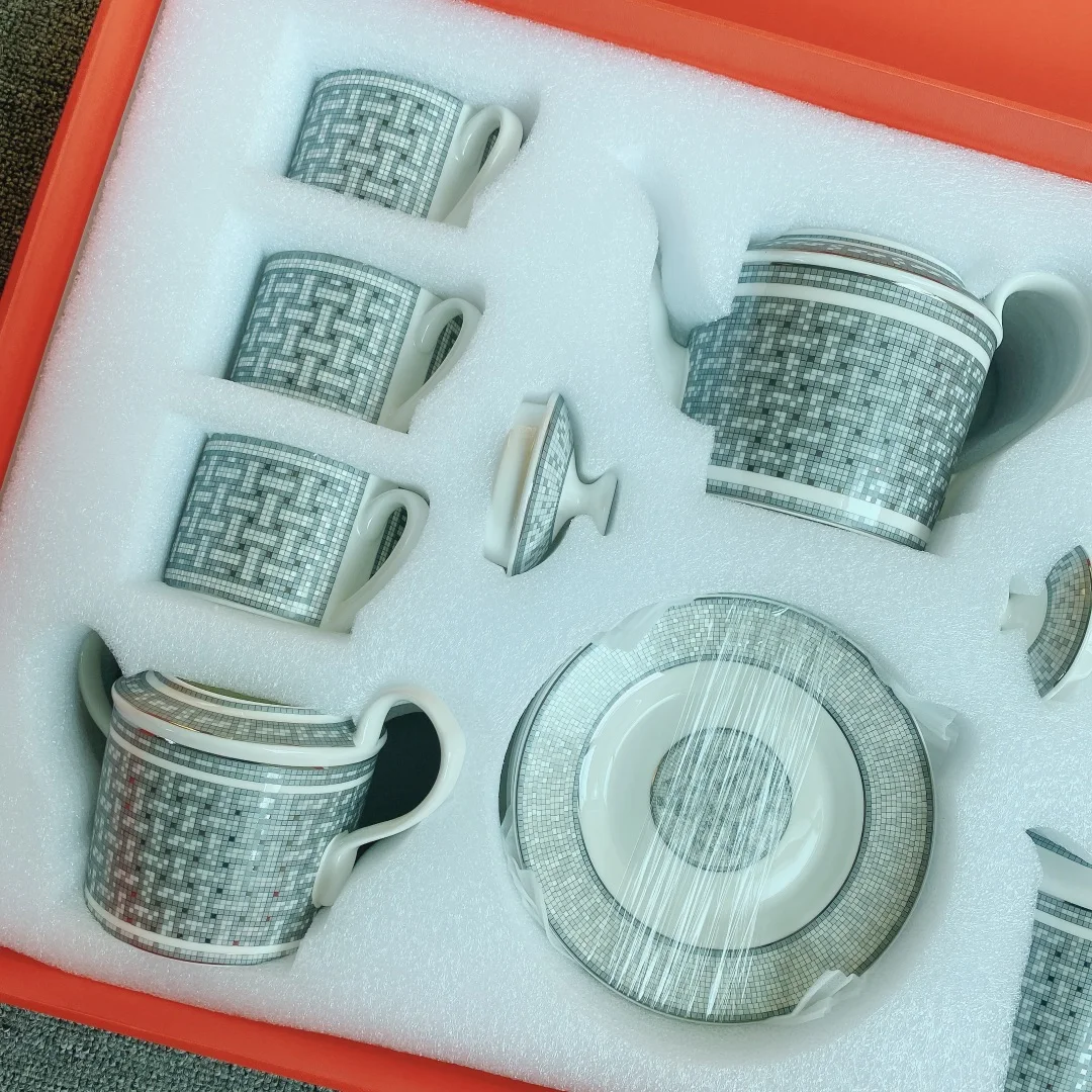 

Свадебный подарок для свадьбы помолвки роскошный котелок из костяного фарфора с крышкой Европейский маленький чайник кофейник набор love horse