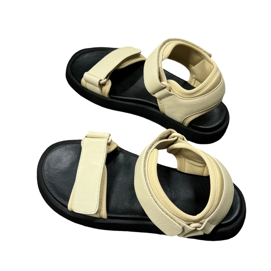 Фото Изысканные и модные сандалии. Летние сандалии на платформе. Женские пляжные повседневные спортивные кожаные минималистичные одно слово с сандалиями AD1127. №2