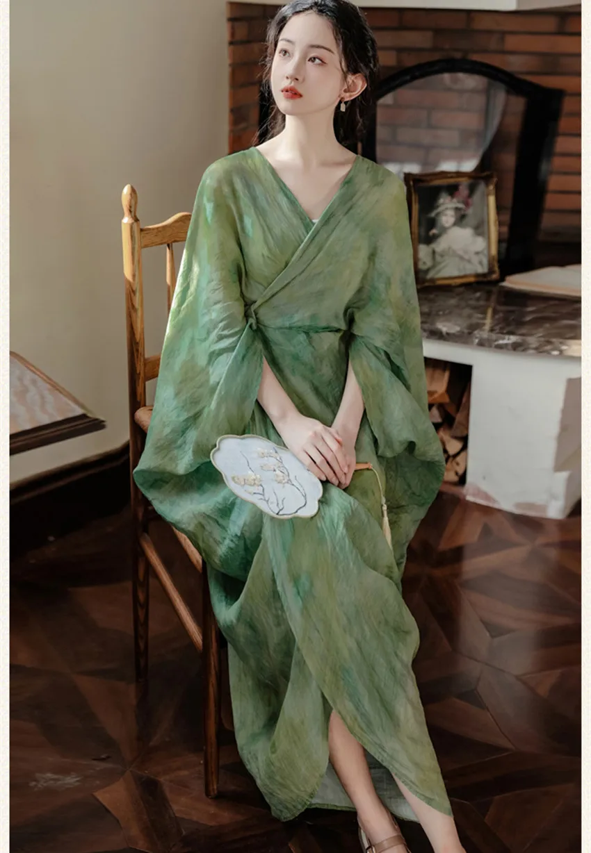 Женское льняное платье с рукавом летучая мышь и V-образным вырезом