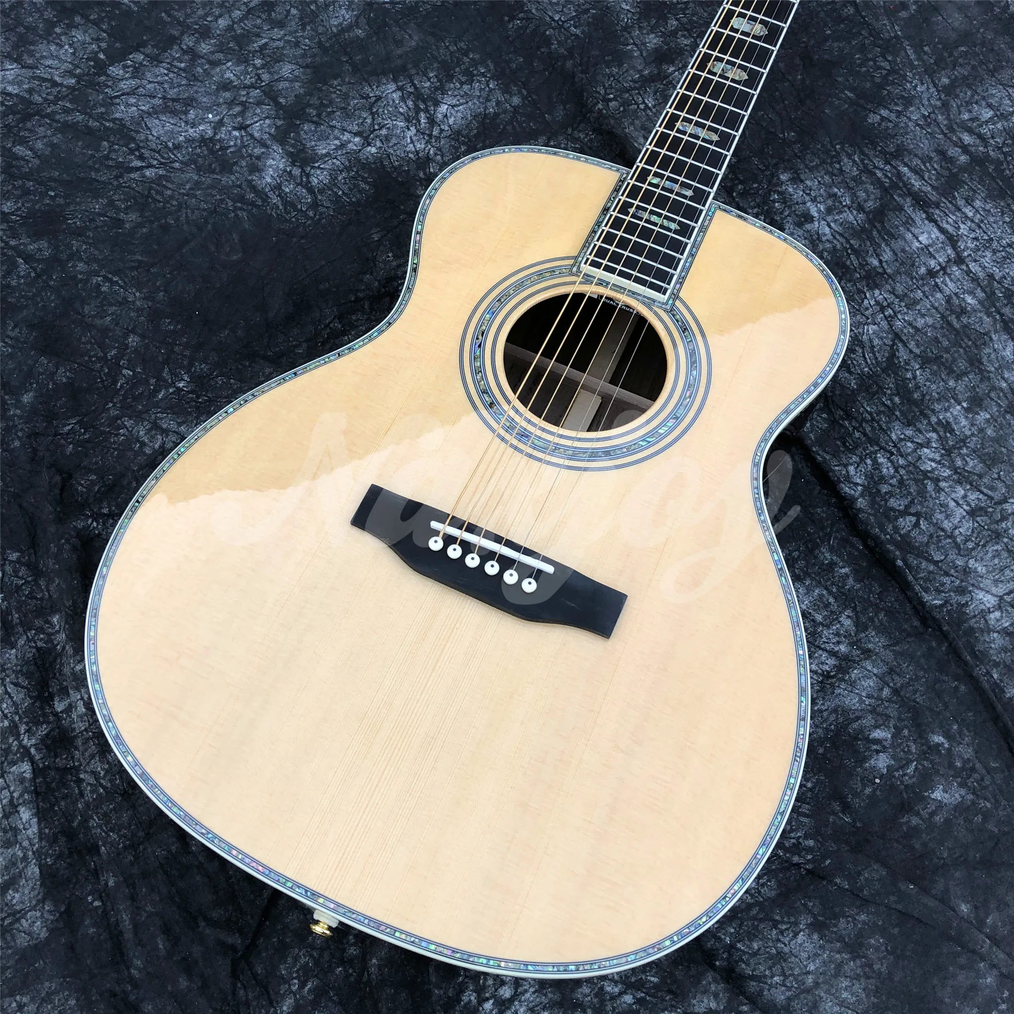 Изготовленная на заказ 40-дюймовая верхняя часть из цельной ели типа OM