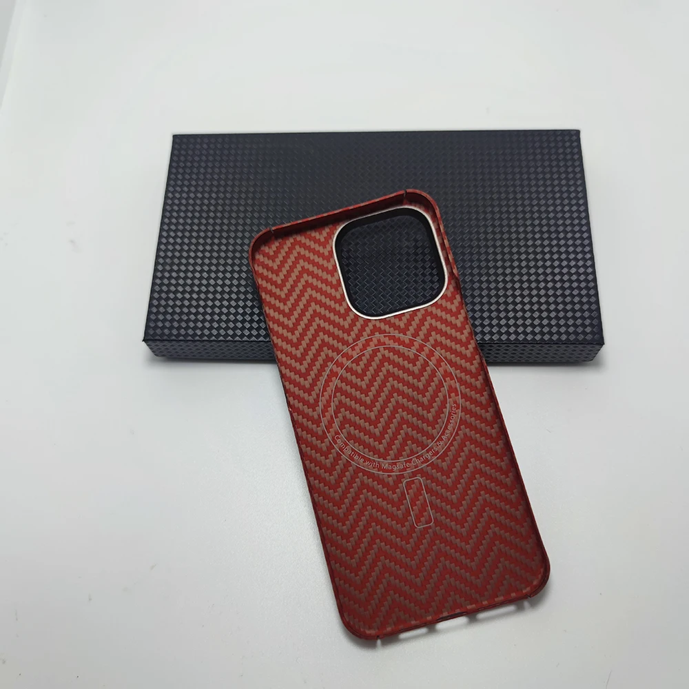 Чехол из углеродного волокна для iphone 15 pro max совместимый с magsafe ультратонкий