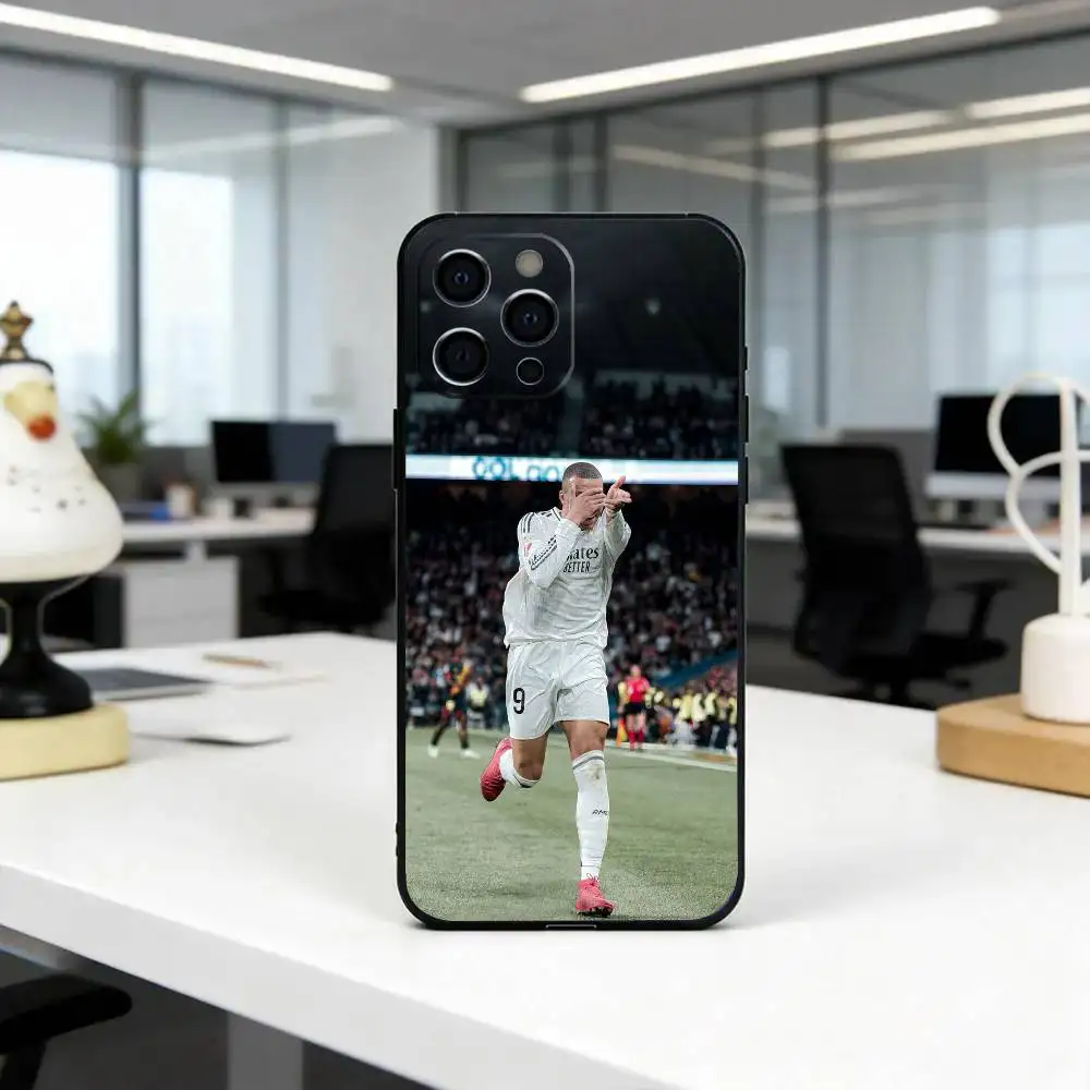 Фото Чехол для телефона с изображением Мбаппе в действии для iPhone 17, 16, 15, 14, 13, 12, 11, Pro, Max, Plus, Air, X, XS, XR, SE, мягкий черный чехол (1 шт.) №4
