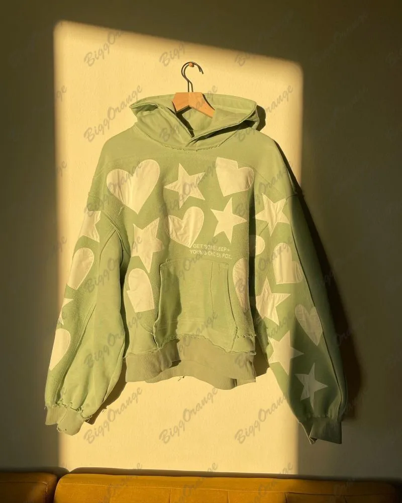 Изумрудные дни с белой влюбленной аппликацией Толстовка comfort zone y2k толстовка